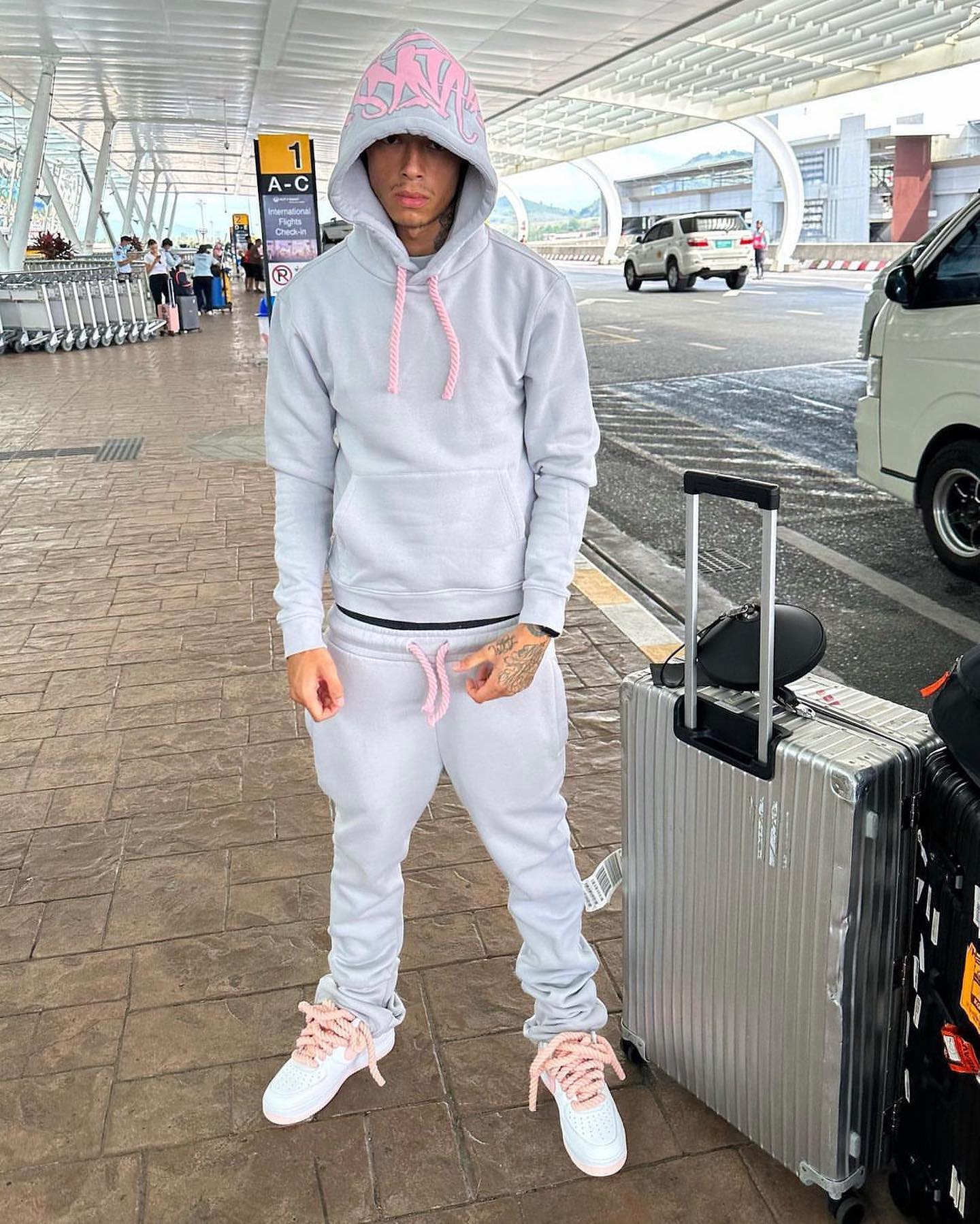 Syna World Tracksuit - Grey Pink XS - daterightstuff.com