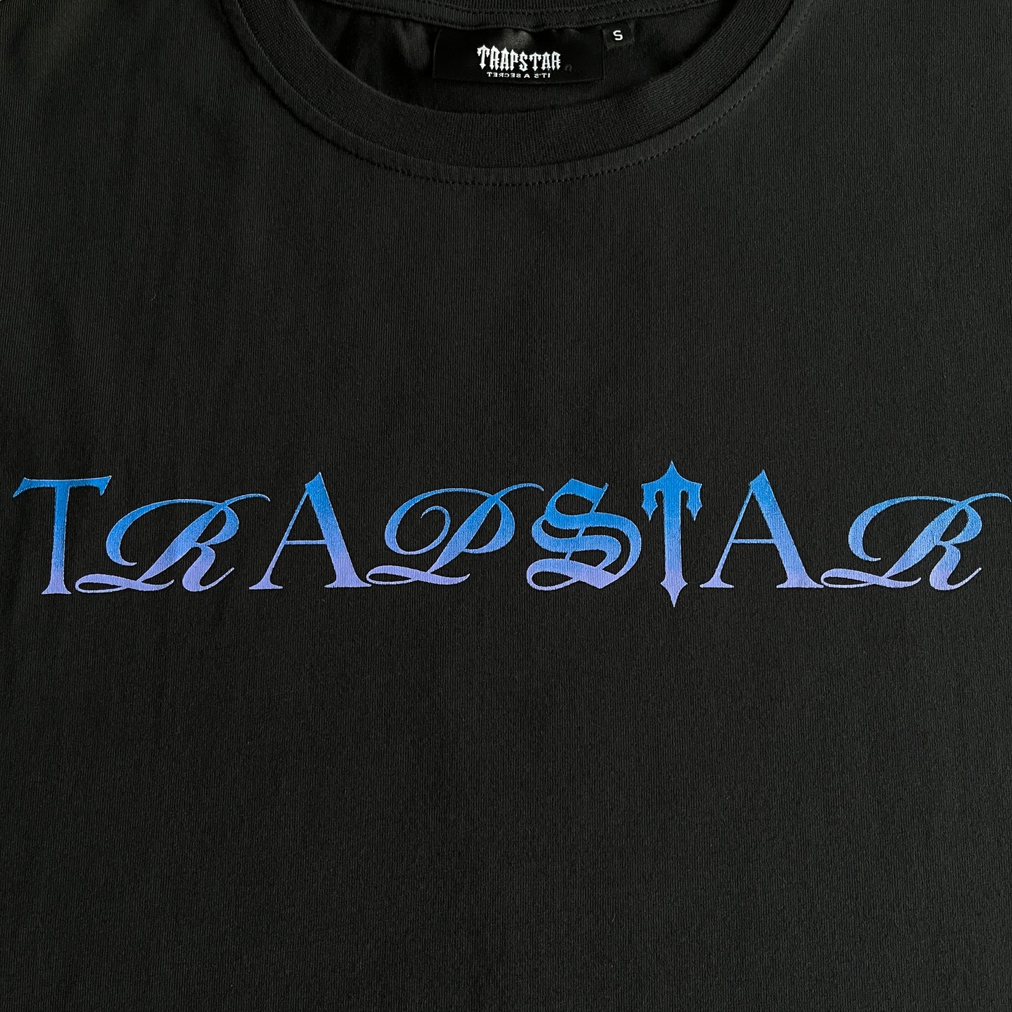Trapstar Script Fade Tee - (BLACK/BLUE GRADIENT)